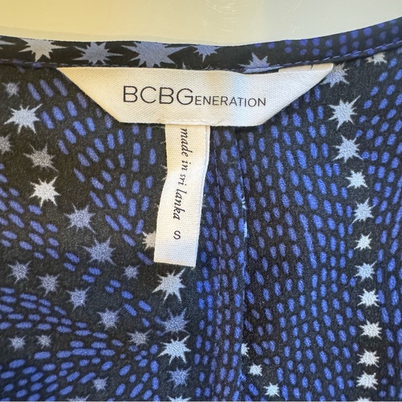 BCBGeneration Sz Sm Starry navy blue blouse with peplum hem - Picture 4 of 6